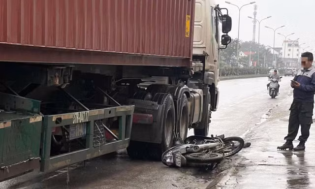Người đàn ông tử vong sau va chạm với xe đầu kéo