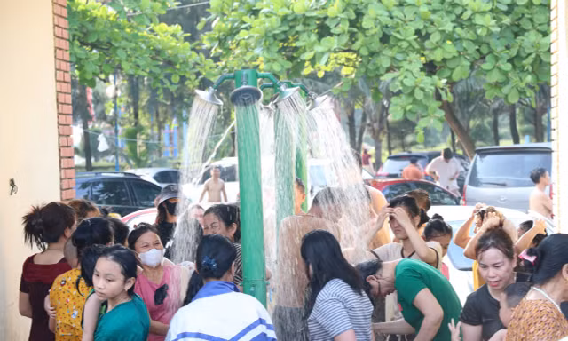 Nghệ An chấn chỉnh dịch vụ ở biển Cửa Lò