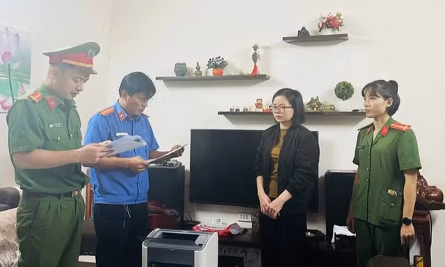 Hai người đàn ông bị cô gái lừa hơn 12 tỷ đồng
