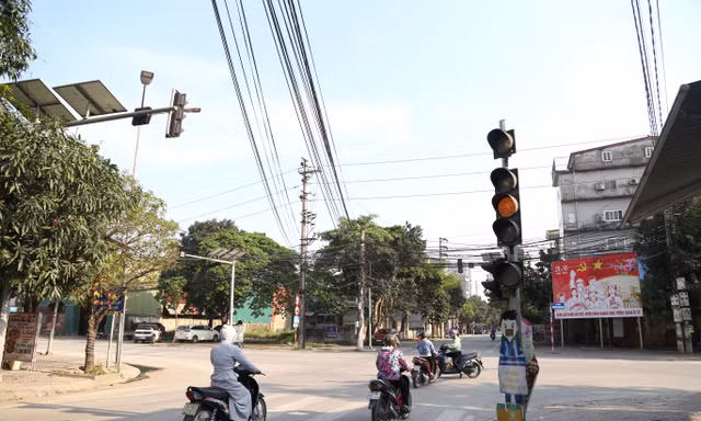 Nhiều đèn tín hiệu ‘nhảy loạn’, người đi đường lo bị phạt nguội