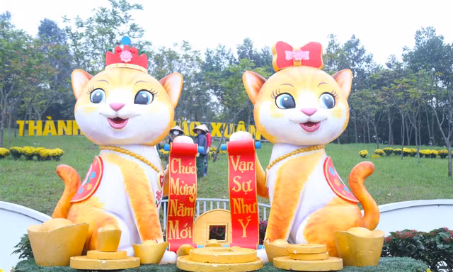 Nhìn gần linh vật mèo 'siêu kute' chào Tết