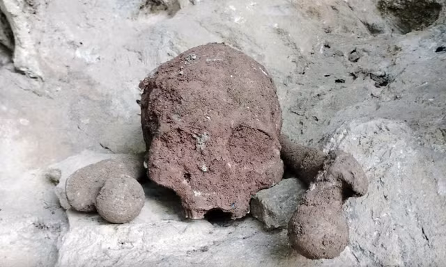 Tin mới vụ phát hiện nhiều xương, hộp sọ nghi của người trong hang đá ở Nghệ An