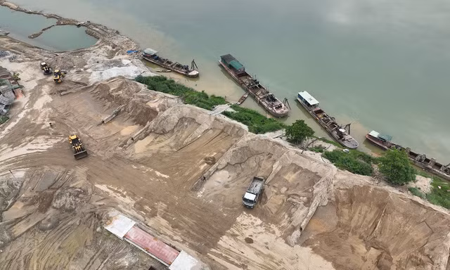 Phạt hơn nửa tỷ đồng 3 cá nhân khai thác cát sỏi trái phép trên sông Lam 