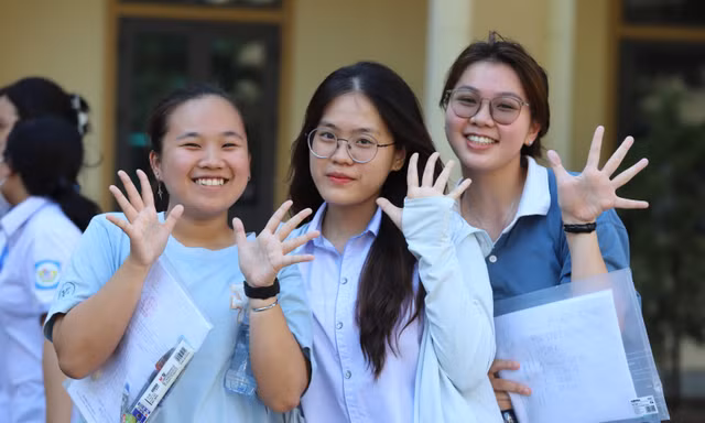 Rạng rỡ những nụ cười xua tan áp lực mùa thi