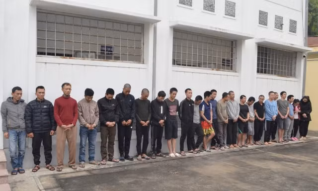 Đồng loạt bắt 24 đối tượng ma túy, thu giữ nhiều súng, dao, kiếm