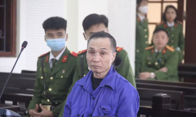 Dùng súng tự chế bắn vợ tử vong, người chồng bật khóc tại tòa