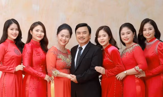 Xúc động câu chuyện 5 cô con gái xây nhà khang trang báo hiếu bố mẹ
