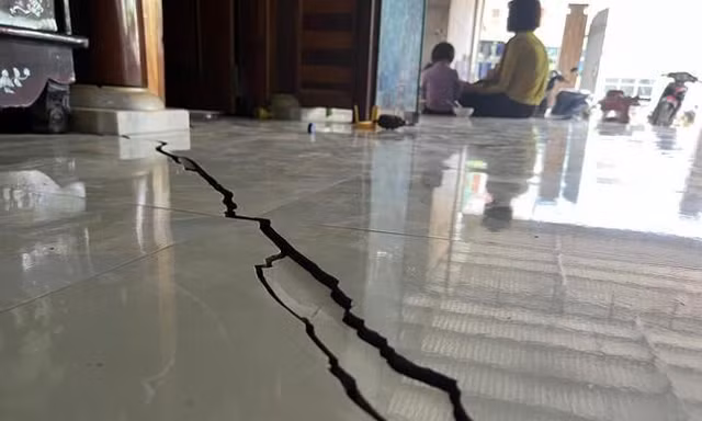 Diễn biến mới vụ hàng trăm nhà dân nứt nẻ, sụt lún ở Nghệ An