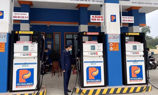 Phạt 50 triệu đồng cửa hàng xăng dầu mua dầu ngoài hệ thống phân phối