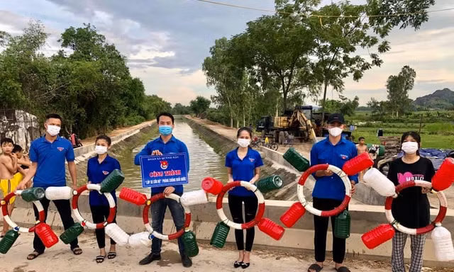 Độc đáo mô hình 'Lốp xe cứu hộ' phòng chống tai nạn đuối nước