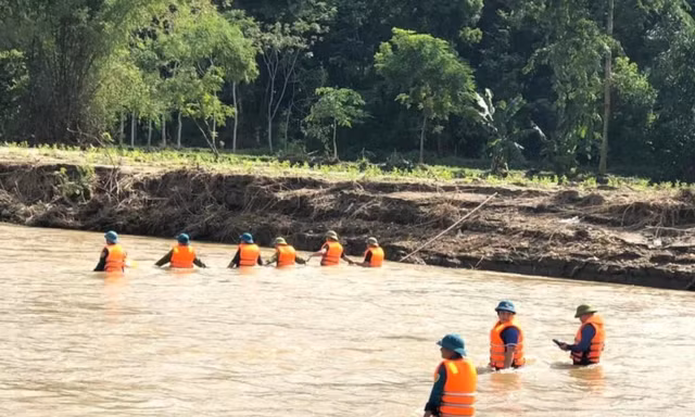Tìm thấy thi thể nam sinh lớp 10 bị lũ cuốn mất tích
