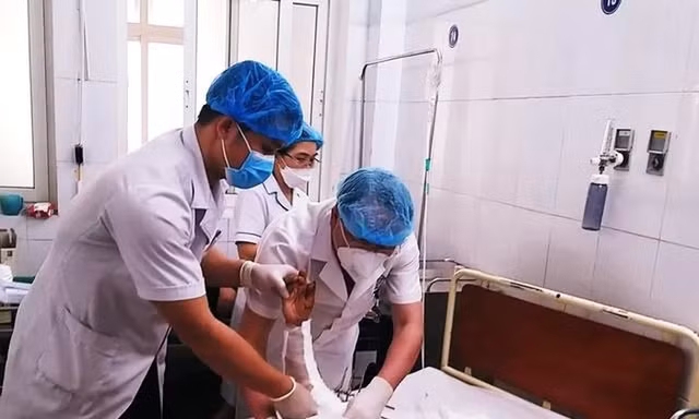 Người phụ nữ Nghệ An bị máy cắt gạch 'chém' rời tay phải