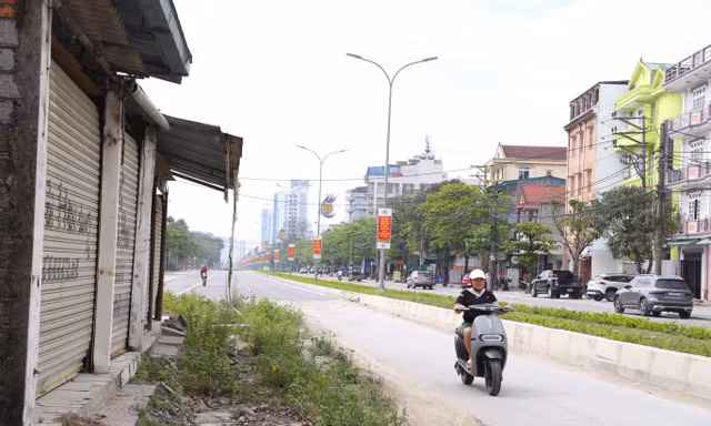 Cận cảnh tuyến đường hơn 300 tỷ đồng dang dở ở phố biển
