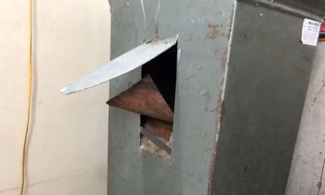 Đục hai két sắt công ty, trộm tiền tỷ