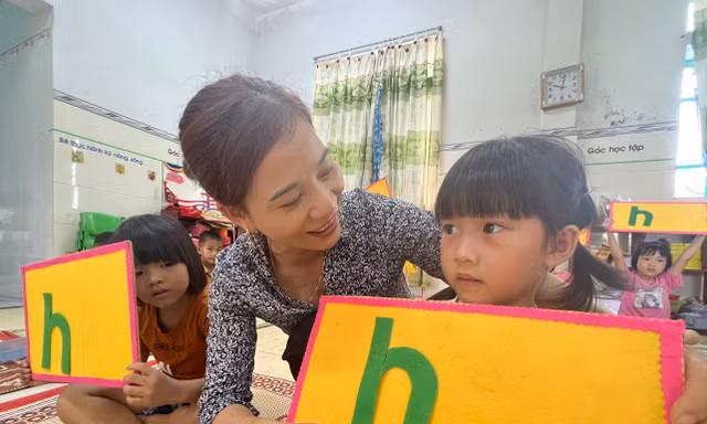 Hơn 2.300 giáo viên hợp đồng ở Nghệ An được vào biên chế