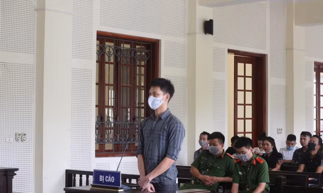 Tạt xăng thiêu sống đồng nghiệp vì món nợ 2,5 triệu đồng
