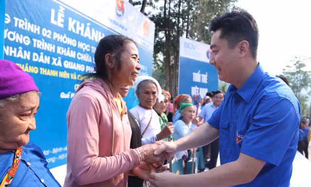 Khánh thành phòng học, ngôi nhà hạnh phúc, khám chữa bệnh cho người nghèo 