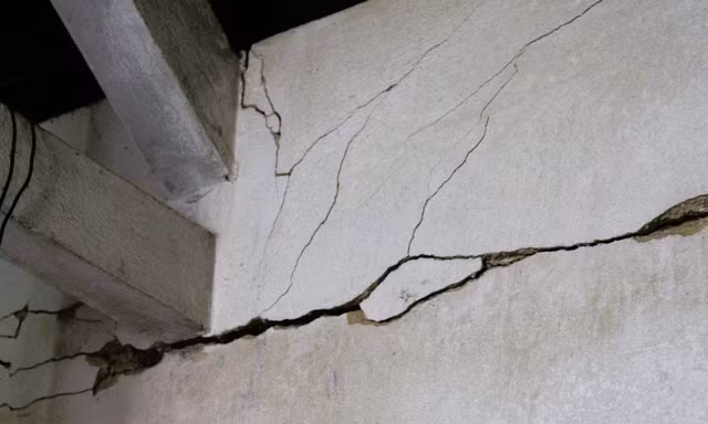 Nổ mìn thi công cao tốc gây nứt nhà, nhiều hộ dân bất an
