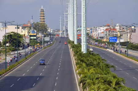 Thênh thang con đường rộng 60m, 10 làn xe ở Thủ đô