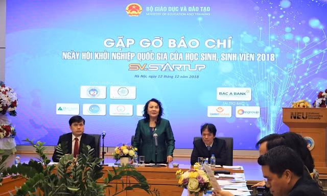 Thứ trưởng Bộ GD&ĐT Nguyễn Thị Nghĩa tại buổi gặp gỡ báo chí