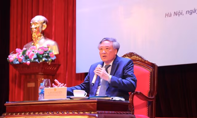 Chánh án Tòa án tối cao Nguyễn Hòa Bình giao lưu cùng sinh viên