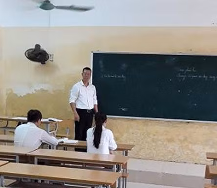Lớp học chỉ có 2 sinh viên của trường CĐSP Nam Định 