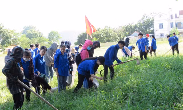 Thanh niên hành động chống rác thải nhựa