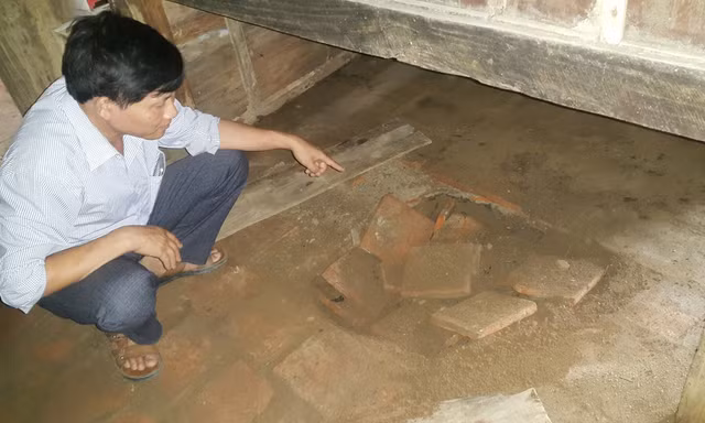 Bảo vệ đào trộm hậu cung đền thờ Đức thánh tìm cổ vật