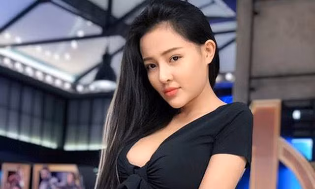 Sở Văn hóa Hà Nội đang hoàn thiện quy trình xử lý vụ Ngân 98 mặc hở đi diễn bar