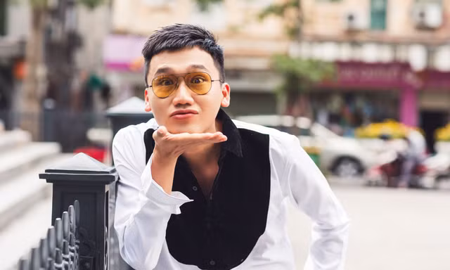 Xuân Nghị xuất hiện ngày càng chất