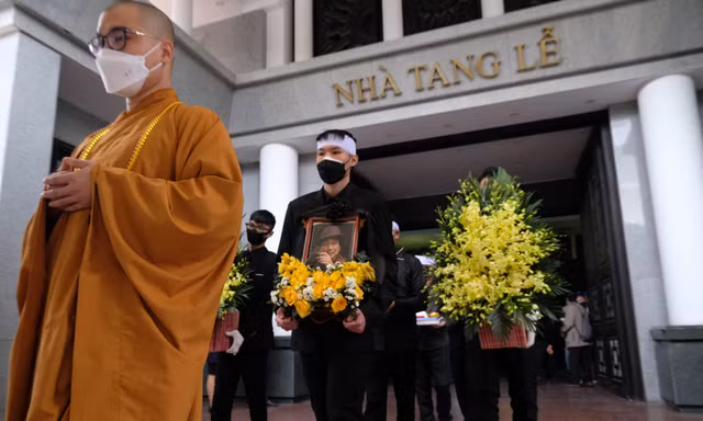 Gia đình nhạc sĩ Phú Quang trong giây phút tiễn biệt