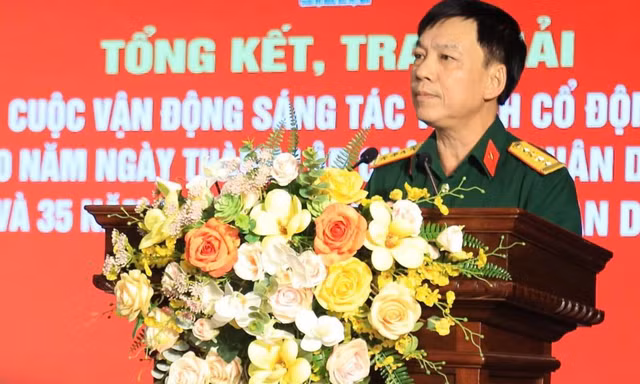 Tổng cục Chính trị trao giải tranh cổ động về Quân đội