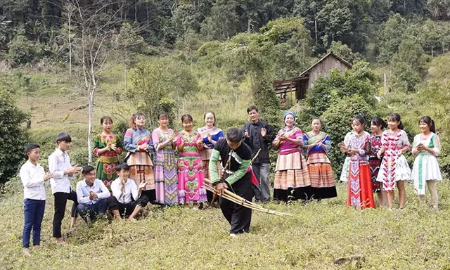 Độc đáo nghệ thuật khèn của người Mông ở Yên Bái