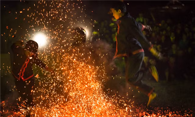Đặc sắc lễ nhảy lửa của người Pà Thẻn ở Tuyên Quang