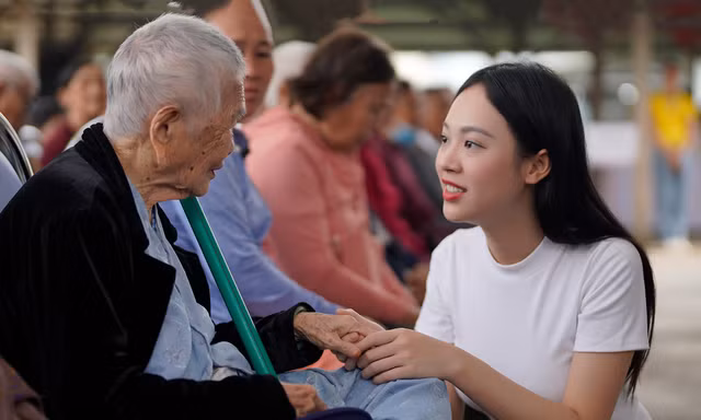 Hành động đẹp của Á hậu Trịnh Thùy Linh, hoa khôi Thúy Vi trong ngày đầu đến Phú Yên dự Tiền Phong Marathon 2024