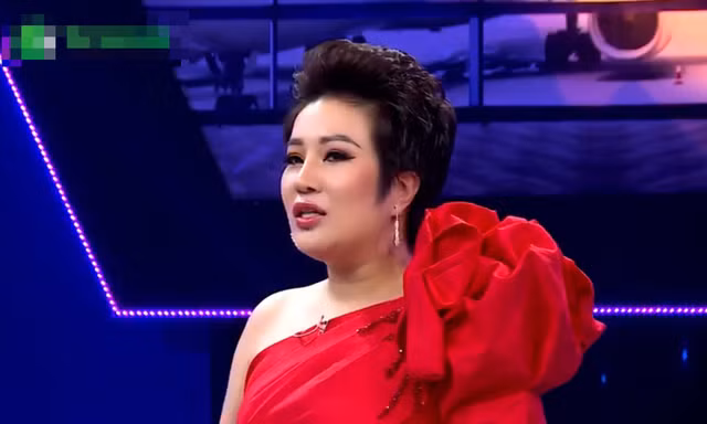 Nữ hành khách VIP khiến cho ban cố vấn choáng váng