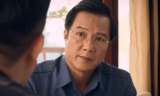 Ông Nhân được biếu quà quê