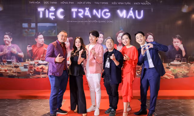 Đạo diễn Nguyễn Quang Dũng và dàn diễn viên