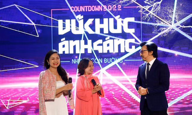 NSND Thu Hà, nghệ sĩ Tú Oanh xuất hiện trong "Vũ khúc ánh sáng"