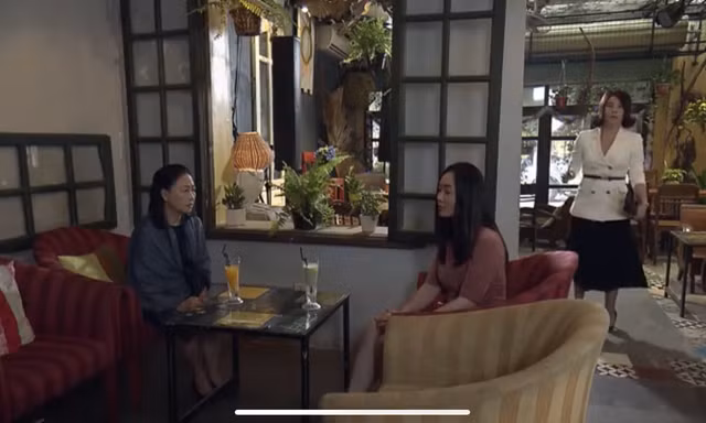 Linh nghe lén Ngân nói chuyện