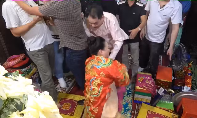 Bức xúc vụ đánh nhau trước cửa Mẫu tại Phủ Dầy