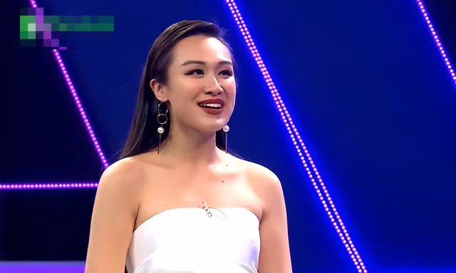 Tiểu thư nhà giàu, xinh đẹp và học giỏi khiến người khác trầm trồ