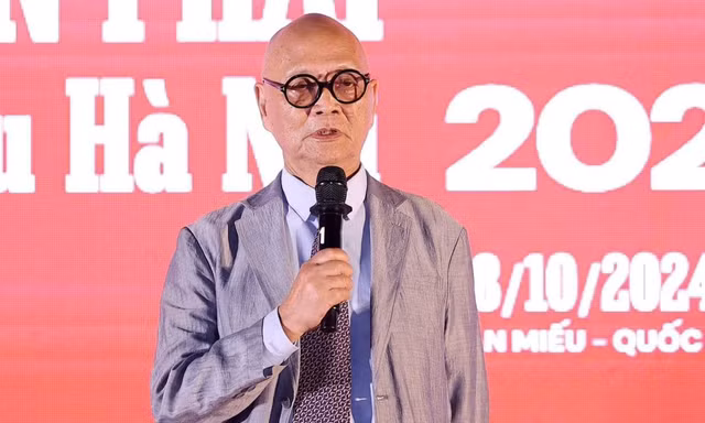 GS.TS Hoàng Đạo Kính nhận Giải thưởng Lớn Bùi Xuân Phái - Vì tình yêu Hà Nội 