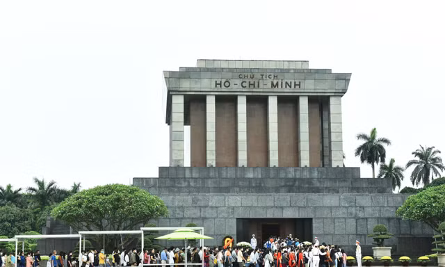 Hơn 50 nghìn lượt người vào Lăng viếng Chủ tịch Hồ Chí Minh