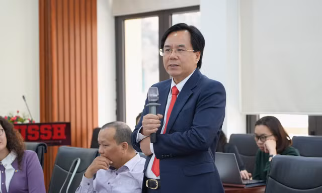 Giữ thói quen đi đâu cũng được tiền hô hậu ủng thì đừng mơ làm ở khối tư nhân