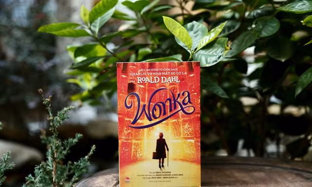 Sách hay mùa Giáng sinh: Cùng phiêu lưu với "Wonka" trong thế giới sôcôla diệu kỳ