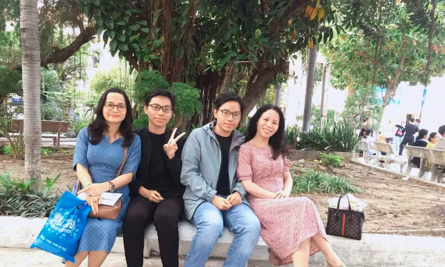 Niềm vui nhân đôi: Hai anh em sinh đôi là Thủ khoa và Á khoa toàn quốc khối C