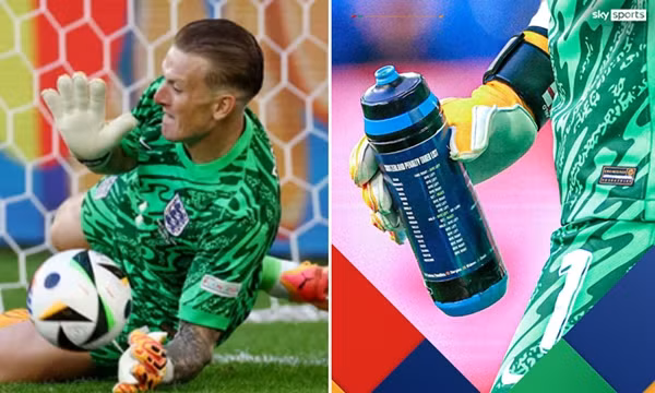 Bình nước của thủ môn ĐT Anh Jordan Pickford có 2 từ đặc biệt mang lại chiến thắng