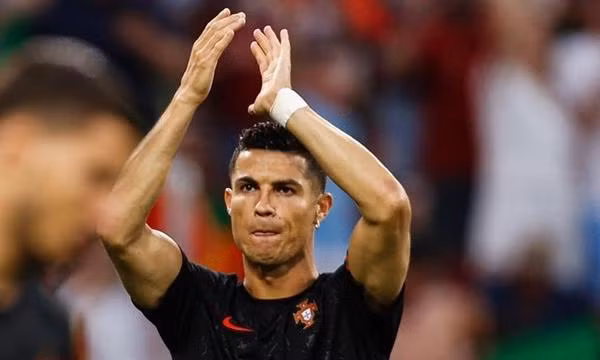 Thất vọng vì phải rời EURO 2020, nhưng Cristiano Ronaldo bất ngờ lập thêm một kỷ lục nữa