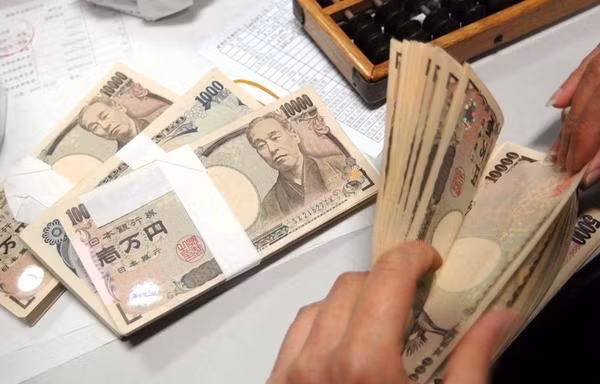 Nhật Bản: Tiền hỗ trợ người dân của cả thành phố bị chuyển nhầm cho một người và cái kết